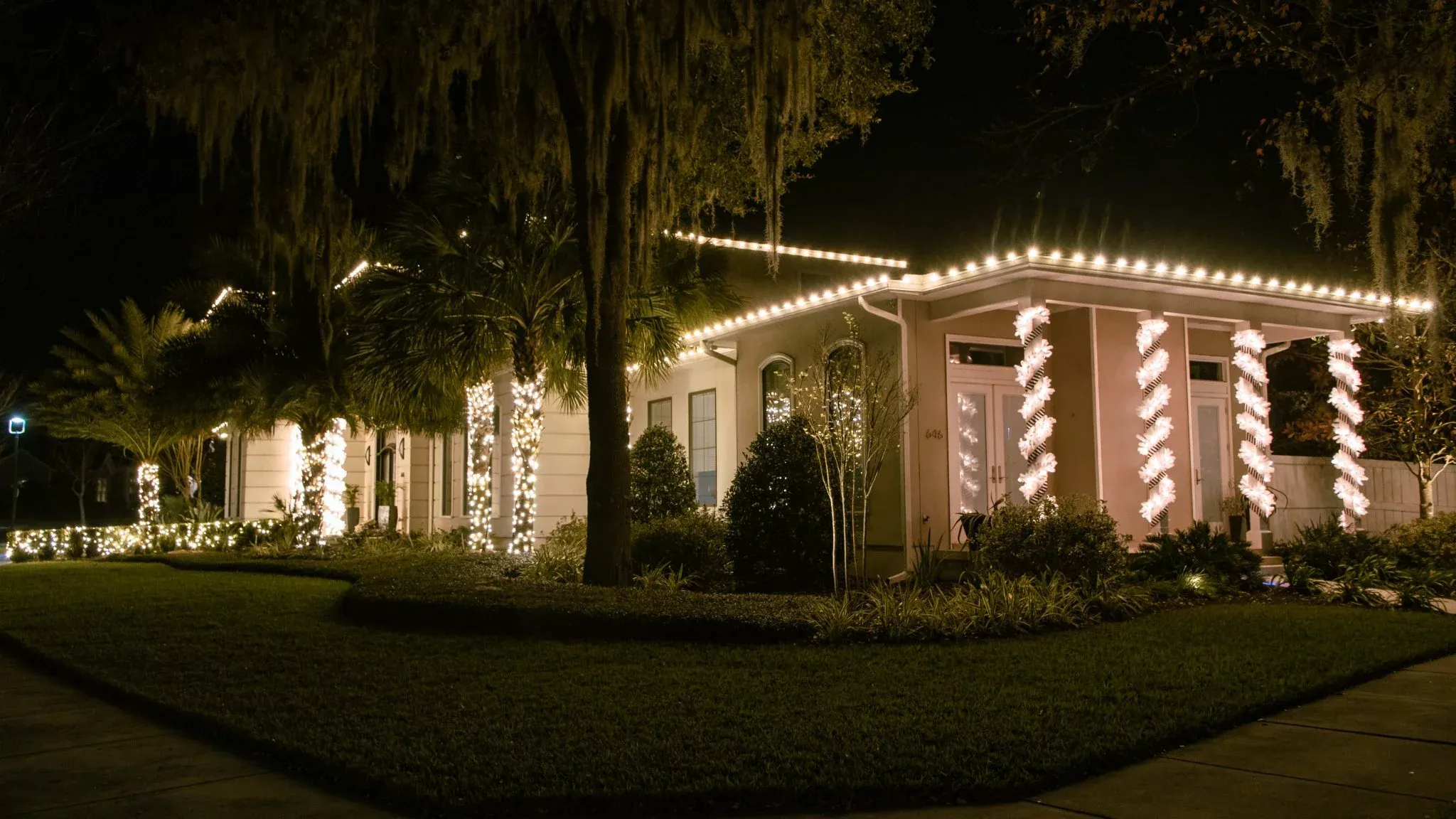 Florida home with christmas decorations