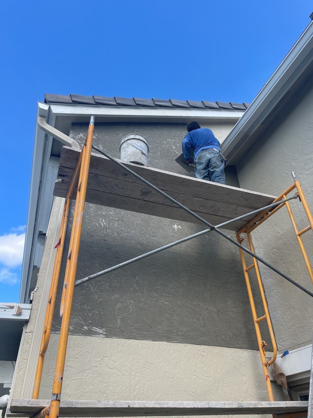 Tru colors contracting repairing stucco on home exterior