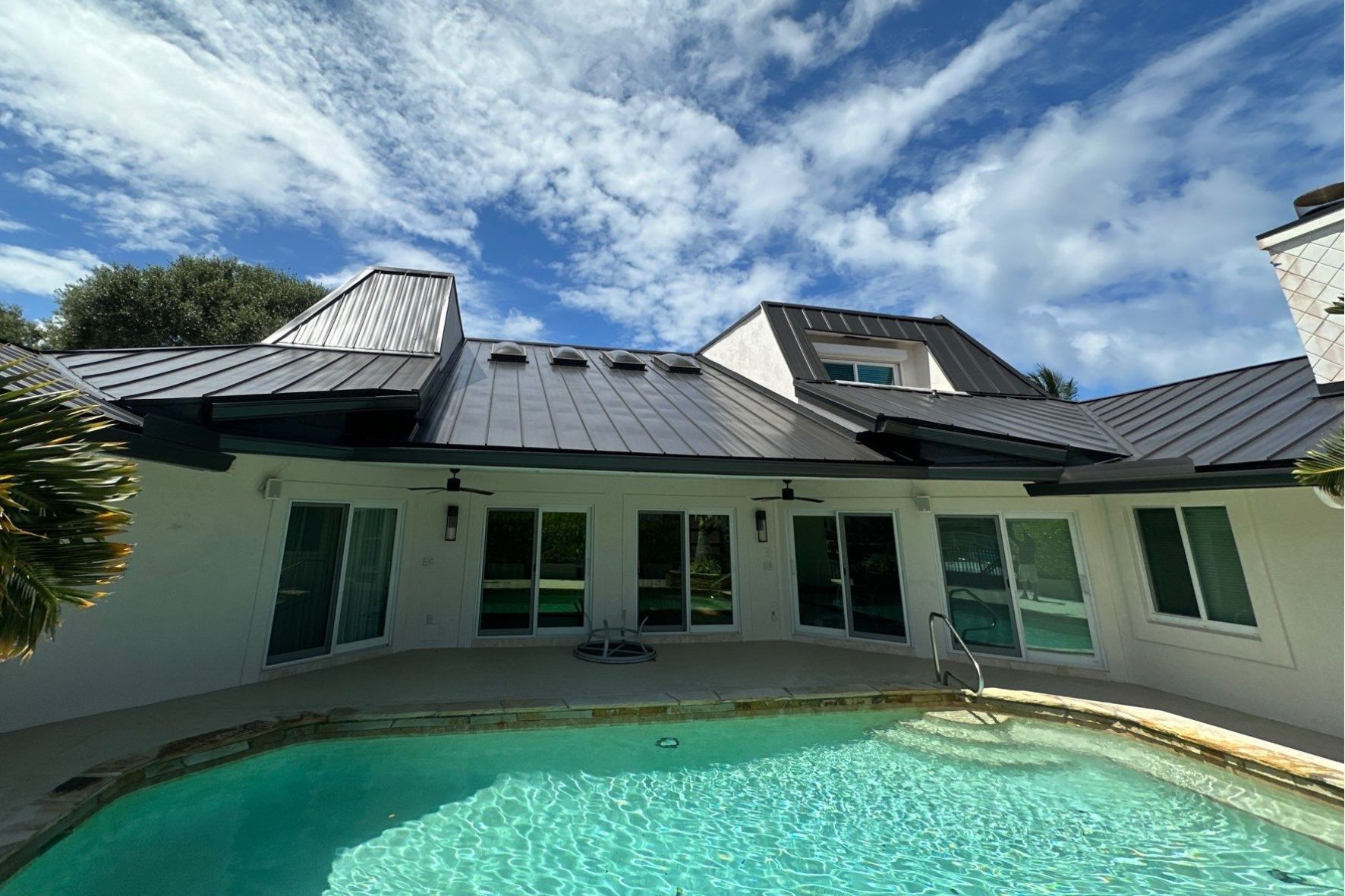 Roof and exterior of Florida home painted by Tru Colors Contracting