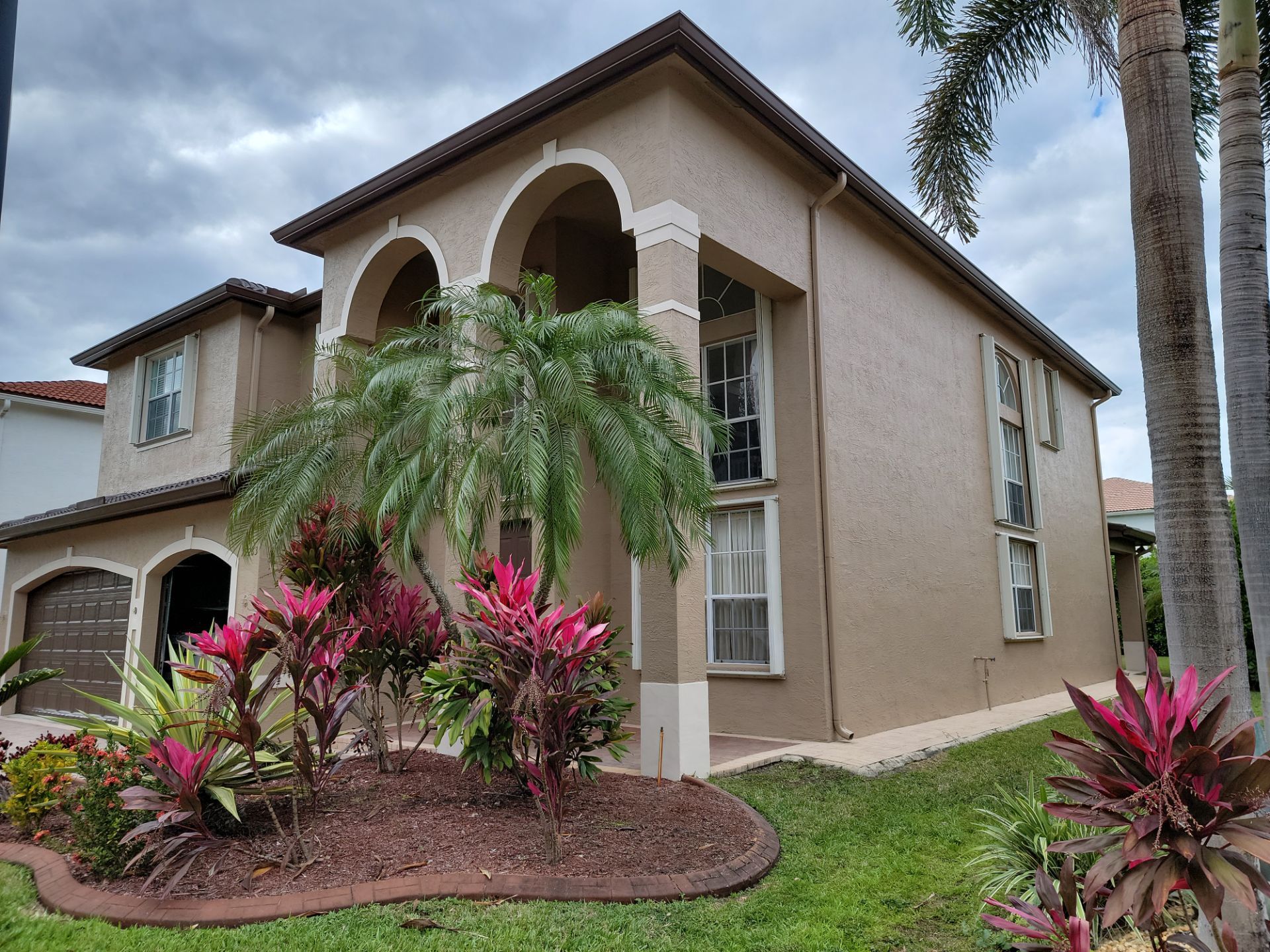 Beige exterior of florida home